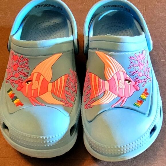KIDS BLUE CROCS WITH PINK 🐟 🐠 - Picture 1 of 16